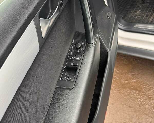 Белый Фольксваген Пассат Альтрак, объемом двигателя 2 л и пробегом 268 тыс. км за 11250 $, фото 21 на Automoto.ua