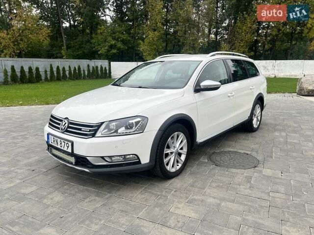 Белый Фольксваген Пассат Альтрак, объемом двигателя 2 л и пробегом 310 тыс. км за 11200 $, фото 1 на Automoto.ua