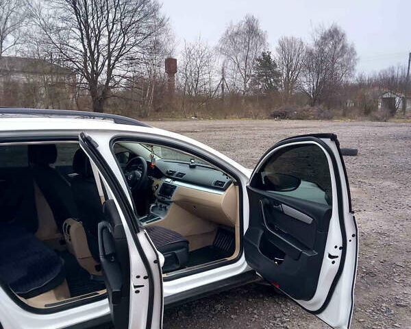 Белый Фольксваген Пассат Альтрак, объемом двигателя 2 л и пробегом 337 тыс. км за 13300 $, фото 10 на Automoto.ua