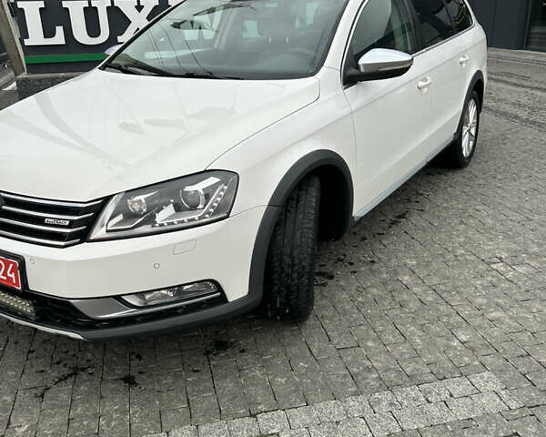 Белый Фольксваген Пассат Альтрак, объемом двигателя 2 л и пробегом 315 тыс. км за 11999 $, фото 1 на Automoto.ua