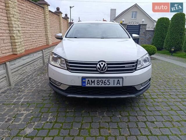 Белый Фольксваген Пассат Альтрак, объемом двигателя 2 л и пробегом 206 тыс. км за 13999 $, фото 1 на Automoto.ua