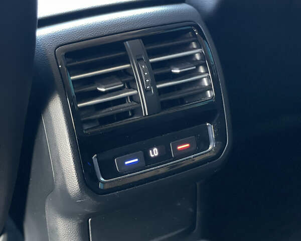 Белый Фольксваген Пассат Альтрак, объемом двигателя 2 л и пробегом 300 тыс. км за 16600 $, фото 11 на Automoto.ua