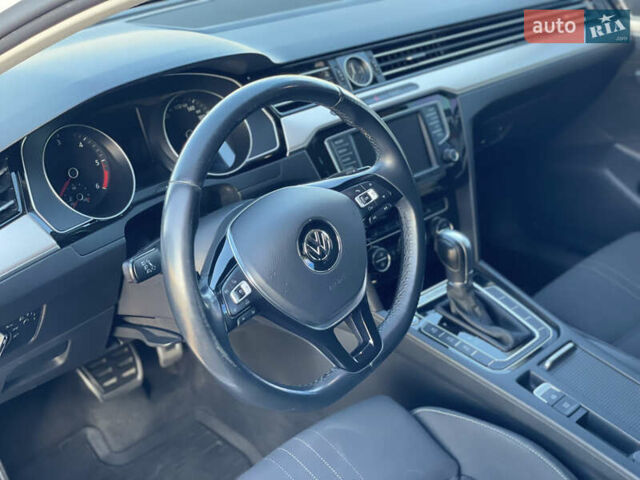 Белый Фольксваген Пассат Альтрак, объемом двигателя 2 л и пробегом 300 тыс. км за 16600 $, фото 8 на Automoto.ua