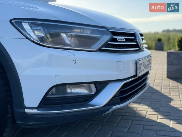 Белый Фольксваген Пассат Альтрак, объемом двигателя 2 л и пробегом 300 тыс. км за 16600 $, фото 1 на Automoto.ua