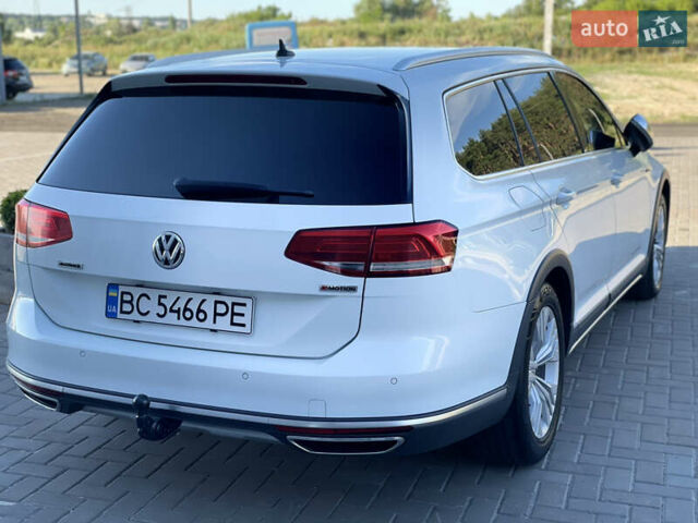 Белый Фольксваген Пассат Альтрак, объемом двигателя 2 л и пробегом 300 тыс. км за 16600 $, фото 6 на Automoto.ua