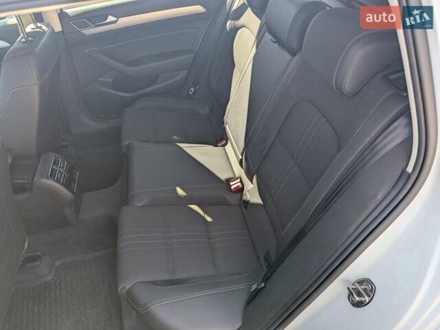 Білий Фольксваген Пассат Альтрак, об'ємом двигуна 2 л та пробігом 223 тис. км за 20900 $, фото 22 на Automoto.ua