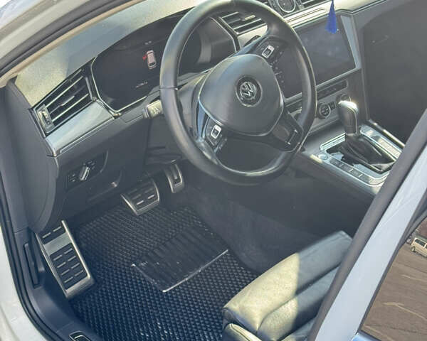 Белый Фольксваген Пассат Альтрак, объемом двигателя 2 л и пробегом 260 тыс. км за 20500 $, фото 11 на Automoto.ua