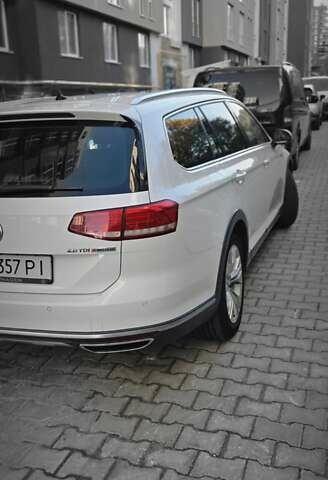 Білий Фольксваген Пассат Альтрак, об'ємом двигуна 2 л та пробігом 241 тис. км за 19800 $, фото 13 на Automoto.ua