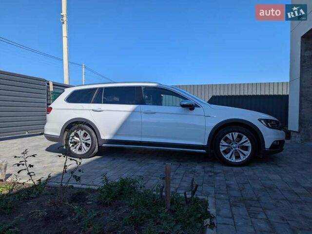 Білий Фольксваген Пассат Альтрак, об'ємом двигуна 2 л та пробігом 223 тис. км за 20900 $, фото 6 на Automoto.ua