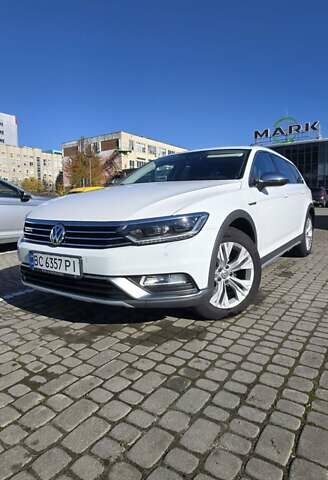 Білий Фольксваген Пассат Альтрак, об'ємом двигуна 2 л та пробігом 241 тис. км за 19800 $, фото 2 на Automoto.ua