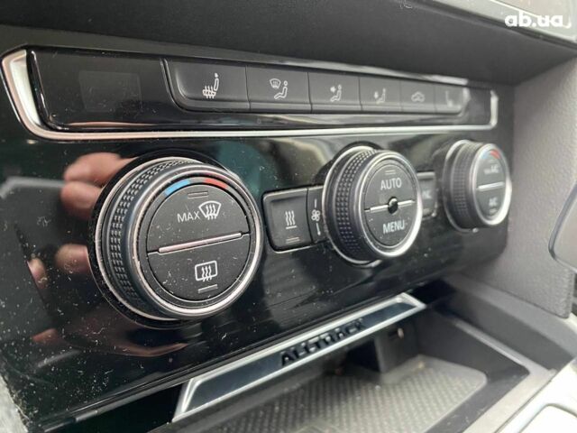 Білий Фольксваген Пассат Альтрак, об'ємом двигуна 2 л та пробігом 267 тис. км за 19890 $, фото 15 на Automoto.ua