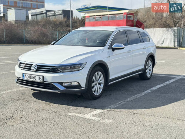 Белый Фольксваген Пассат Альтрак, объемом двигателя 2 л и пробегом 260 тыс. км за 20500 $, фото 1 на Automoto.ua