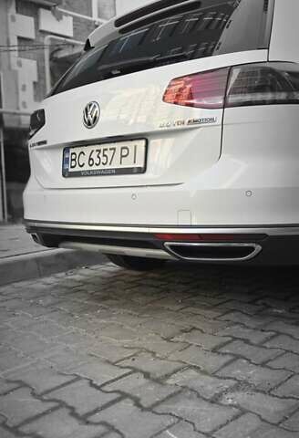 Білий Фольксваген Пассат Альтрак, об'ємом двигуна 2 л та пробігом 241 тис. км за 19800 $, фото 8 на Automoto.ua