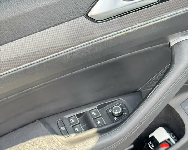 Белый Фольксваген Пассат Альтрак, объемом двигателя 2 л и пробегом 260 тыс. км за 20500 $, фото 13 на Automoto.ua