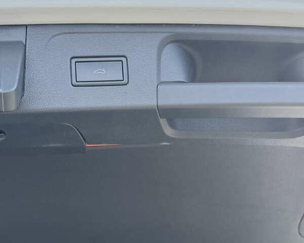 Белый Фольксваген Пассат Альтрак, объемом двигателя 2 л и пробегом 260 тыс. км за 20500 $, фото 16 на Automoto.ua