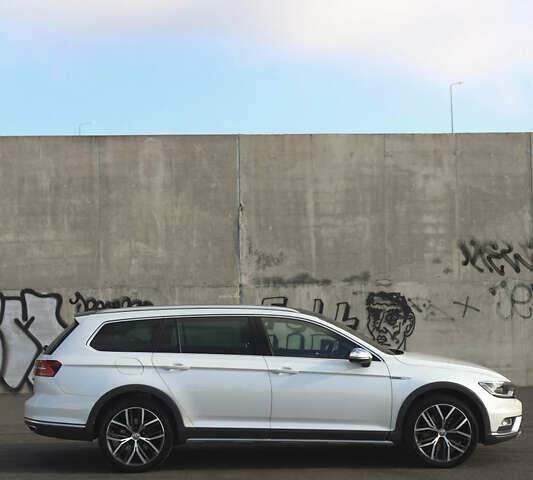 Белый Фольксваген Пассат Альтрак, объемом двигателя 1.97 л и пробегом 274 тыс. км за 20700 $, фото 5 на Automoto.ua