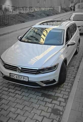 Білий Фольксваген Пассат Альтрак, об'ємом двигуна 2 л та пробігом 241 тис. км за 19800 $, фото 1 на Automoto.ua