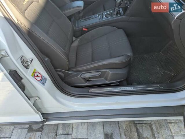 Білий Фольксваген Пассат Альтрак, об'ємом двигуна 2 л та пробігом 223 тис. км за 20900 $, фото 24 на Automoto.ua