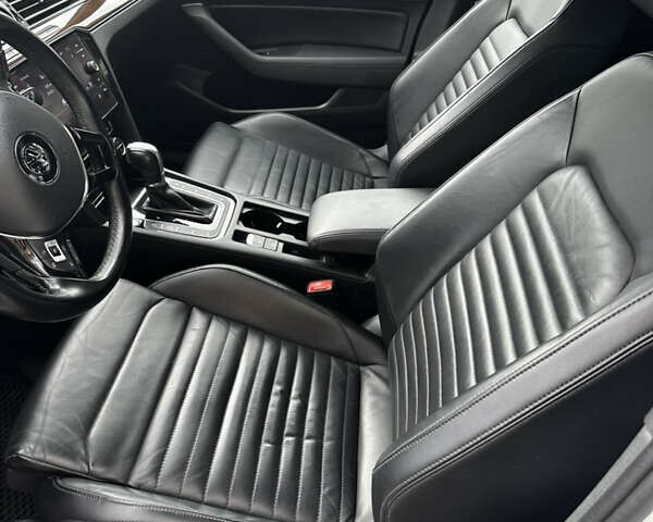 Белый Фольксваген Пассат Альтрак, объемом двигателя 2 л и пробегом 190 тыс. км за 23500 $, фото 17 на Automoto.ua