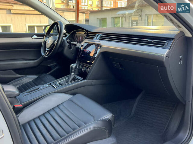 Белый Фольксваген Пассат Альтрак, объемом двигателя 2 л и пробегом 256 тыс. км за 17600 $, фото 23 на Automoto.ua