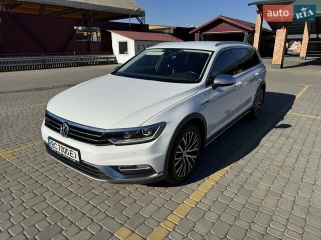 Белый Фольксваген Пассат Альтрак, объемом двигателя 2 л и пробегом 255 тыс. км за 20750 $, фото 2 на Automoto.ua