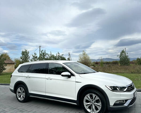 Белый Фольксваген Пассат Альтрак, объемом двигателя 2 л и пробегом 190 тыс. км за 23500 $, фото 11 на Automoto.ua