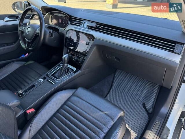 Белый Фольксваген Пассат Альтрак, объемом двигателя 2 л и пробегом 255 тыс. км за 20750 $, фото 30 на Automoto.ua