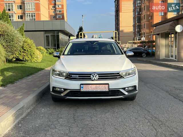 Белый Фольксваген Пассат Альтрак, объемом двигателя 2 л и пробегом 256 тыс. км за 17600 $, фото 4 на Automoto.ua