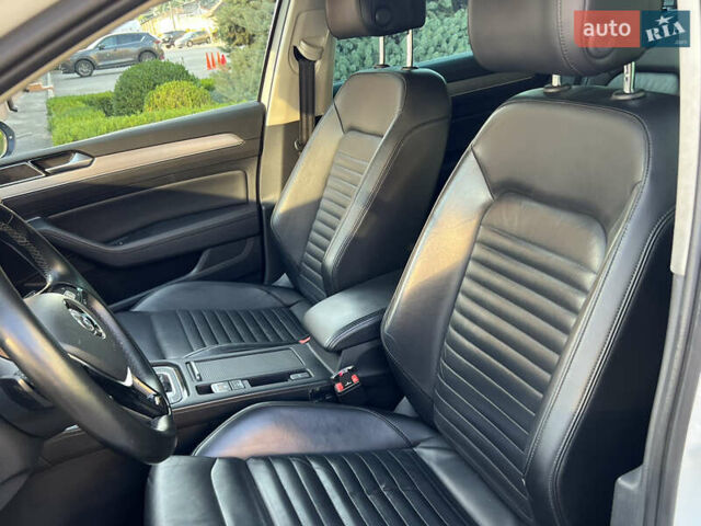 Белый Фольксваген Пассат Альтрак, объемом двигателя 2 л и пробегом 256 тыс. км за 17600 $, фото 20 на Automoto.ua