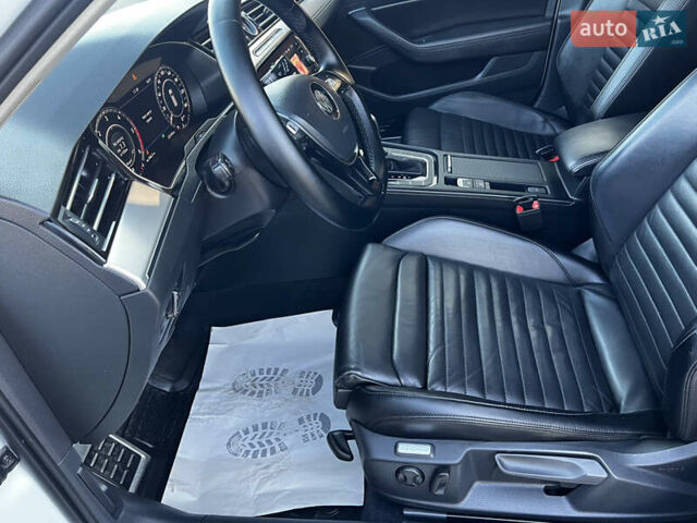 Белый Фольксваген Пассат Альтрак, объемом двигателя 1.97 л и пробегом 235 тыс. км за 23500 $, фото 29 на Automoto.ua