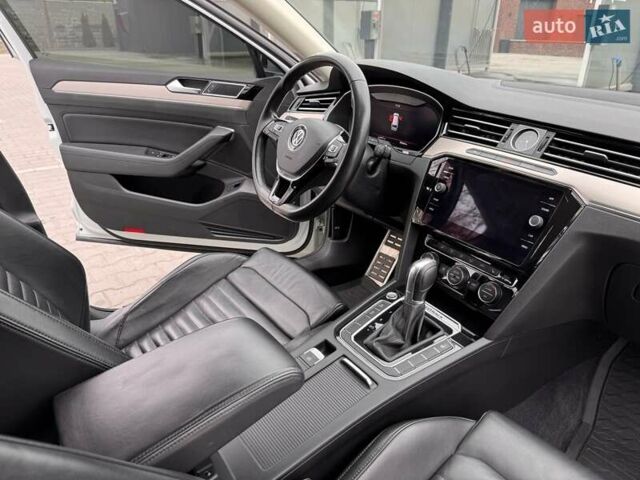 Белый Фольксваген Пассат Альтрак, объемом двигателя 2 л и пробегом 185 тыс. км за 22900 $, фото 13 на Automoto.ua