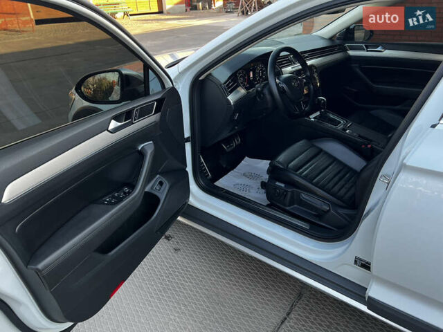 Белый Фольксваген Пассат Альтрак, объемом двигателя 1.97 л и пробегом 235 тыс. км за 23500 $, фото 25 на Automoto.ua