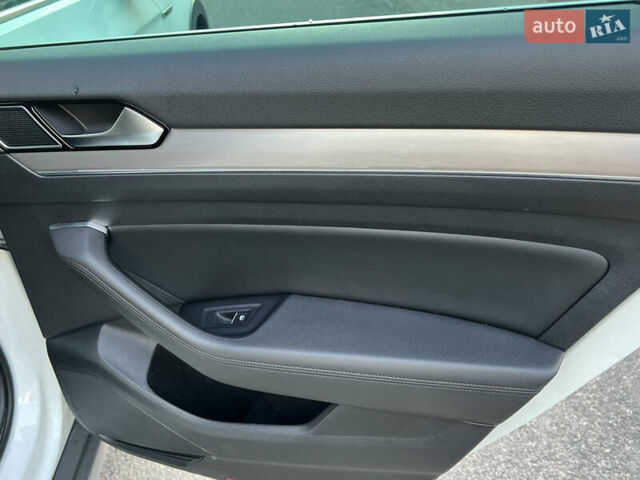 Белый Фольксваген Пассат Альтрак, объемом двигателя 2 л и пробегом 256 тыс. км за 17600 $, фото 29 на Automoto.ua