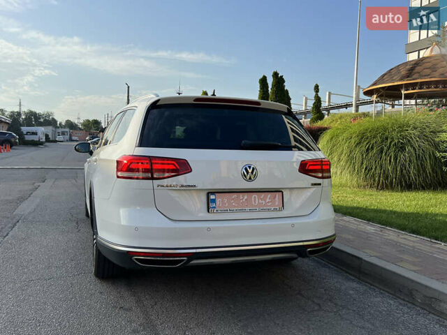Белый Фольксваген Пассат Альтрак, объемом двигателя 2 л и пробегом 256 тыс. км за 17600 $, фото 2 на Automoto.ua
