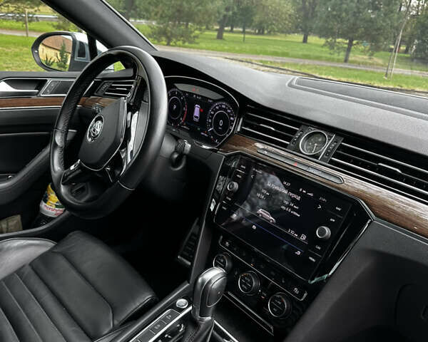 Белый Фольксваген Пассат Альтрак, объемом двигателя 2 л и пробегом 190 тыс. км за 23500 $, фото 27 на Automoto.ua