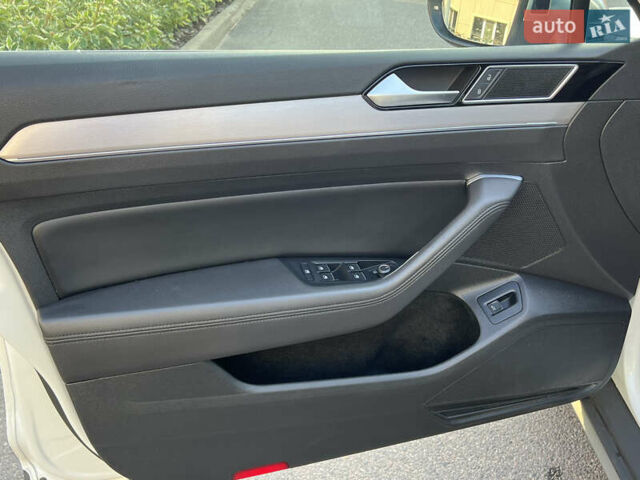 Белый Фольксваген Пассат Альтрак, объемом двигателя 2 л и пробегом 256 тыс. км за 17600 $, фото 13 на Automoto.ua