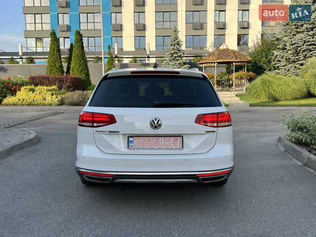 Белый Фольксваген Пассат Альтрак, объемом двигателя 2 л и пробегом 256 тыс. км за 17600 $, фото 5 на Automoto.ua
