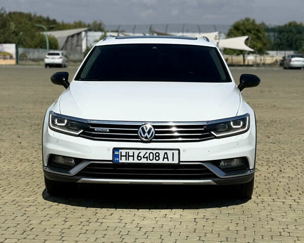 Білий Фольксваген Пассат Альтрак, об'ємом двигуна 2 л та пробігом 176 тис. км за 26500 $, фото 1 на Automoto.ua