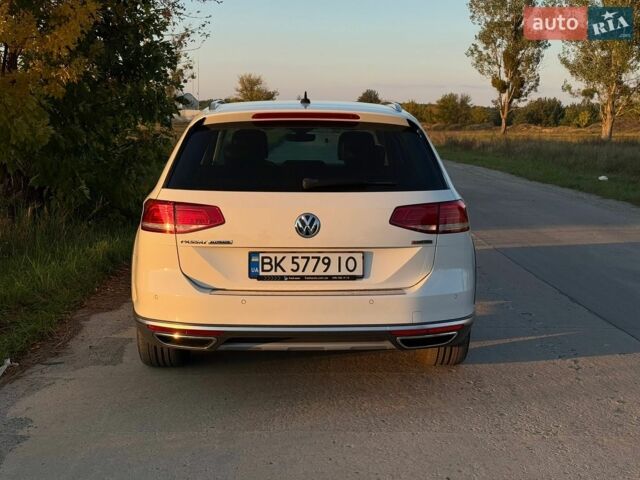 Білий Фольксваген Пассат Альтрак, об'ємом двигуна 2 л та пробігом 213 тис. км за 23500 $, фото 5 на Automoto.ua