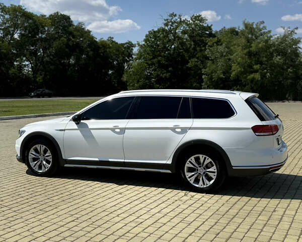 Білий Фольксваген Пассат Альтрак, об'ємом двигуна 2 л та пробігом 176 тис. км за 26500 $, фото 6 на Automoto.ua