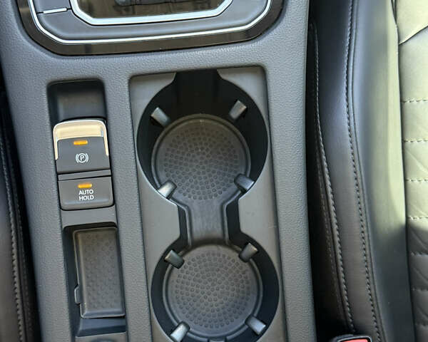 Білий Фольксваген Пассат Альтрак, об'ємом двигуна 2 л та пробігом 176 тис. км за 26500 $, фото 34 на Automoto.ua