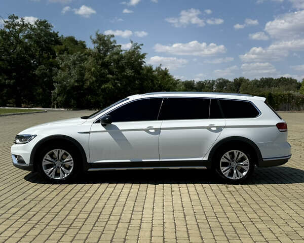 Білий Фольксваген Пассат Альтрак, об'ємом двигуна 2 л та пробігом 176 тис. км за 26500 $, фото 5 на Automoto.ua