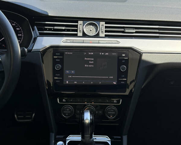 Білий Фольксваген Пассат Альтрак, об'ємом двигуна 2 л та пробігом 176 тис. км за 26500 $, фото 37 на Automoto.ua