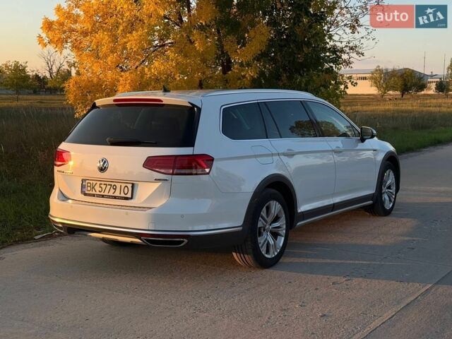 Білий Фольксваген Пассат Альтрак, об'ємом двигуна 2 л та пробігом 213 тис. км за 23500 $, фото 6 на Automoto.ua