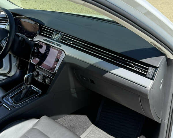 Білий Фольксваген Пассат Альтрак, об'ємом двигуна 2 л та пробігом 176 тис. км за 26500 $, фото 46 на Automoto.ua