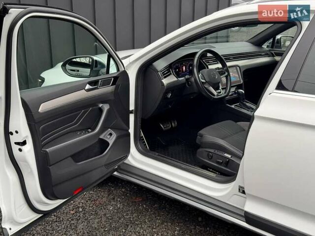 Белый Фольксваген Пассат Альтрак, объемом двигателя 2 л и пробегом 126 тыс. км за 32800 $, фото 12 на Automoto.ua