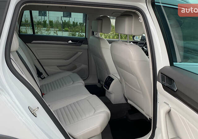 Білий Фольксваген Пассат Альтрак, об'ємом двигуна 1.97 л та пробігом 241 тис. км за 24999 $, фото 76 на Automoto.ua