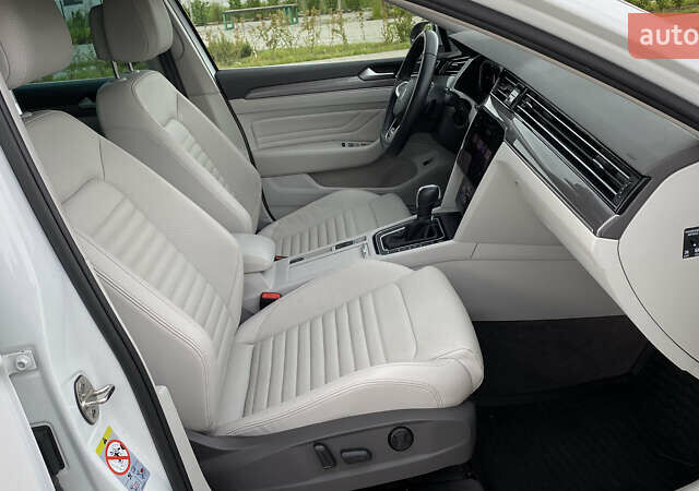 Білий Фольксваген Пассат Альтрак, об'ємом двигуна 1.97 л та пробігом 241 тис. км за 24999 $, фото 73 на Automoto.ua