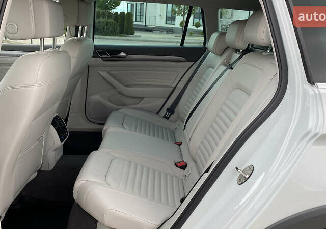 Білий Фольксваген Пассат Альтрак, об'ємом двигуна 1.97 л та пробігом 241 тис. км за 24999 $, фото 86 на Automoto.ua