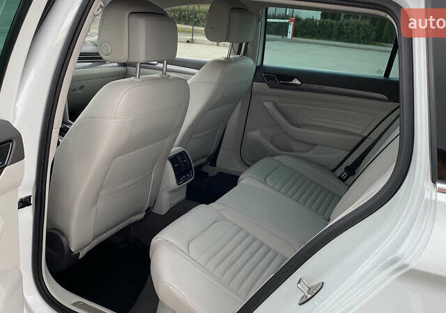 Білий Фольксваген Пассат Альтрак, об'ємом двигуна 1.97 л та пробігом 241 тис. км за 24999 $, фото 87 на Automoto.ua